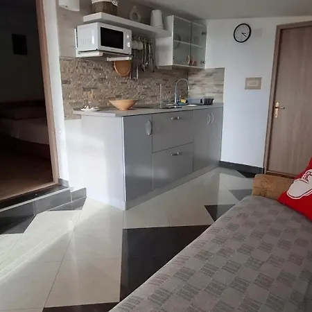 Mihaela Apartman Vir